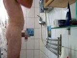 Amateurvideo unter Dusche rasiert und gewichst von nickname