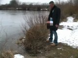 Amateurvideo Pisse in den gefrorenen See bei -12 Grad von hatari