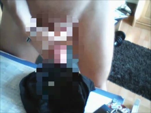 Amateurvideo Auf Shorts abgespritzt von dani84