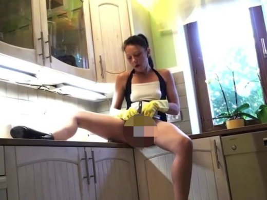 Amateurvideo geil beim Küchenputz von seraphina_flame