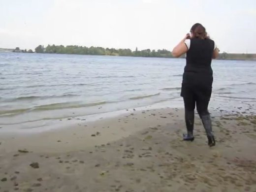Amateurvideo swimming in black boots von Arabika