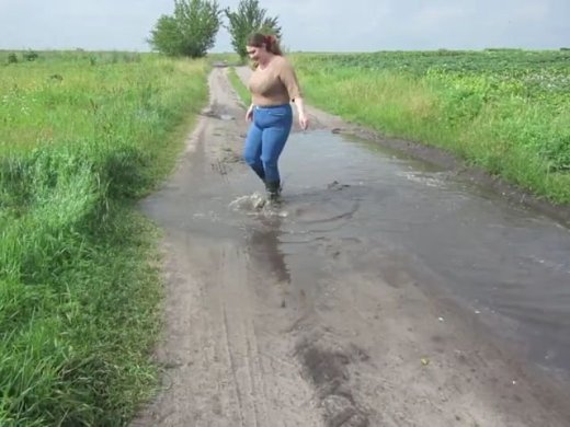 Amateurvideo bathing in mud boots (1) von Arabika