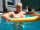 Amateurvideo Titten im Pool from TittenCindy