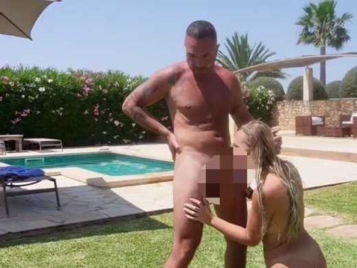 Amateurvideo Geile AO-Fremdfick-Orgie am Hotelpool! Teil 1 von RosellaExtrem