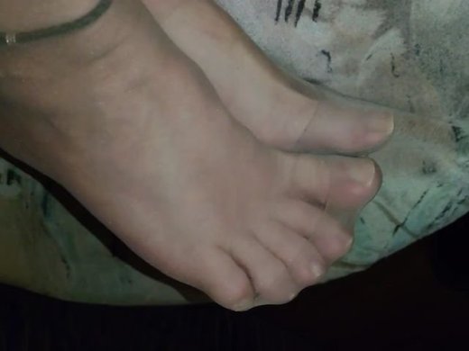 Amateurvideo Meine Füße in Feinstrumpfhose from nylonjunge